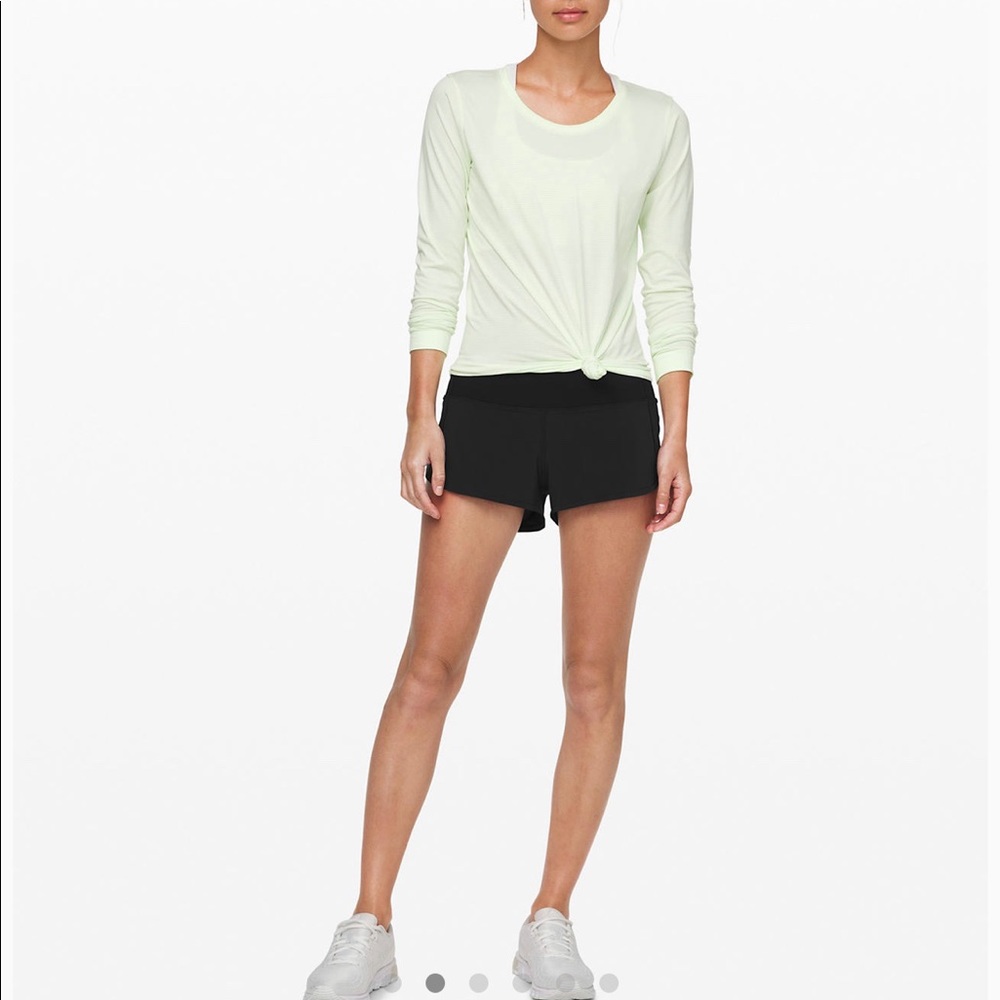 NWOT Lululemon speed up short 2.5” SIZE 6